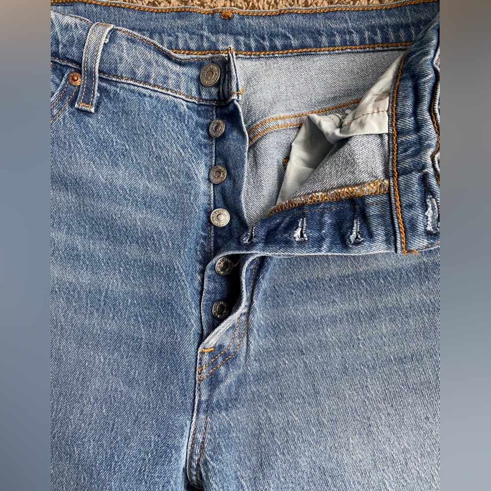 Levi's W32 L30 Light Blue Straight-Leg Jeans with Button Fly - Picture 4 of 5